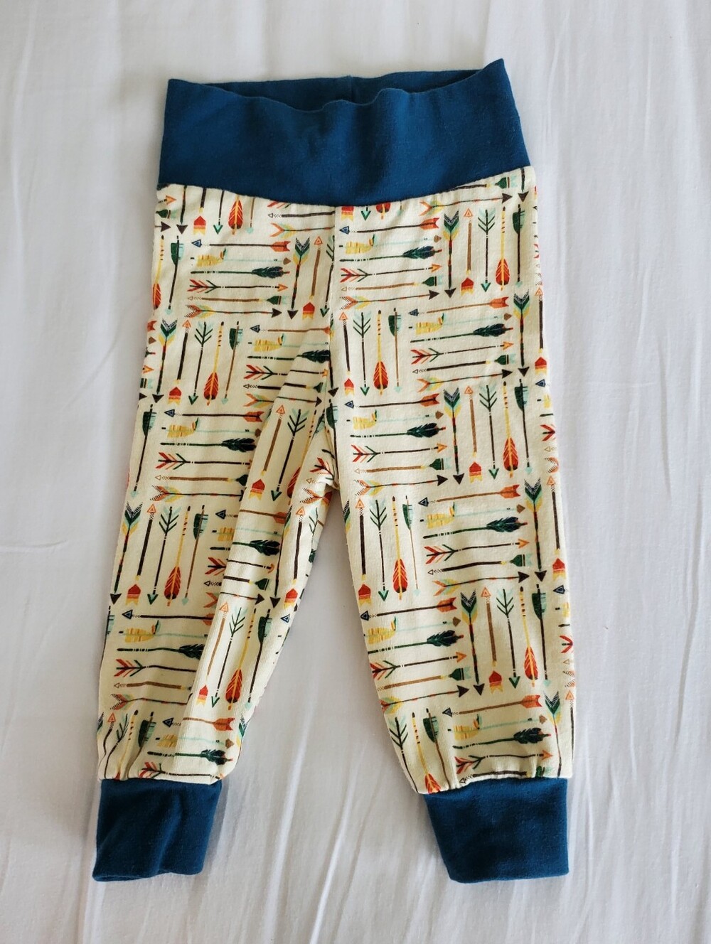 Baby Cream Arrow-Print Lounge Pants with Navy Cuffs